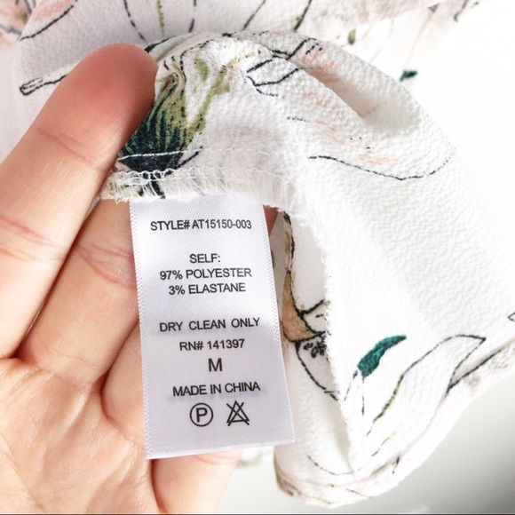 ASTR Floral ruffled cropped wrap blouse size M - Picture 4 of 5